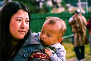 bhutanese-woman-with-kid